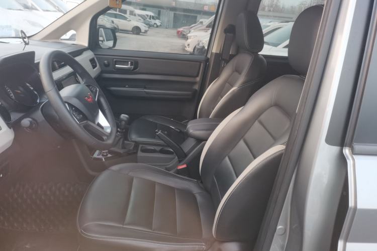 Used Wuling Zhengcheng 2021 1.5T Manual Luxury Version Left Front Seat
