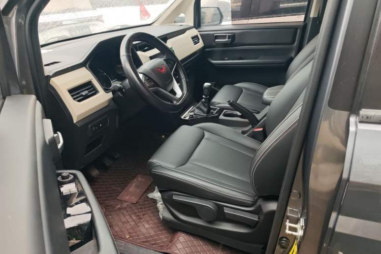 Used Wuling Zhengcheng 2021 1.5T Manual Luxury Version Left Front Seat