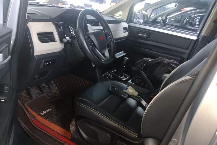 Used Wuling Zhengcheng 2021 1.5T Manual Luxury Version Left Front Seat