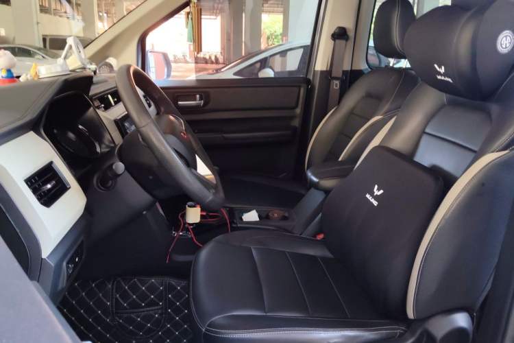 Used Wuling Zhengcheng 2021 1.5T Manual Luxury Version Left Front Seat