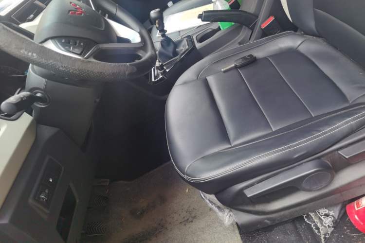 Used Wuling Zhengcheng 2021 1.5T Manual Luxury Version Left Front Seat