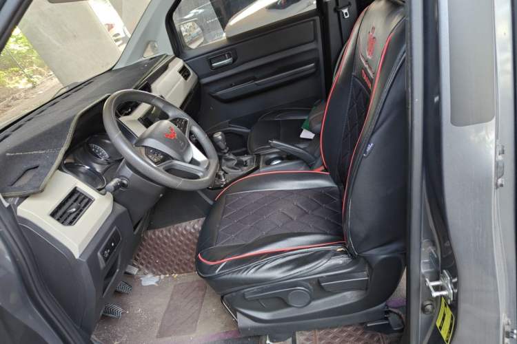 Used Wuling Zhengcheng 2021 1.5T Manual Luxury Version Left Front Seat