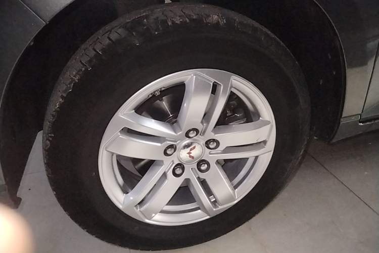 Used Wuling Zhengcheng 2021 1.5T Manual Luxury Version Left Front Wheel Hub