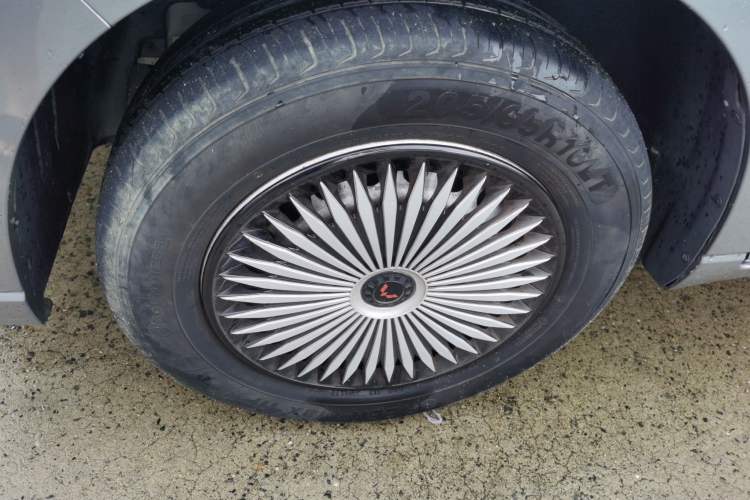 Used Wuling Zhengcheng 2021 1.5T Manual Comfort Version Left Front Wheel Hub