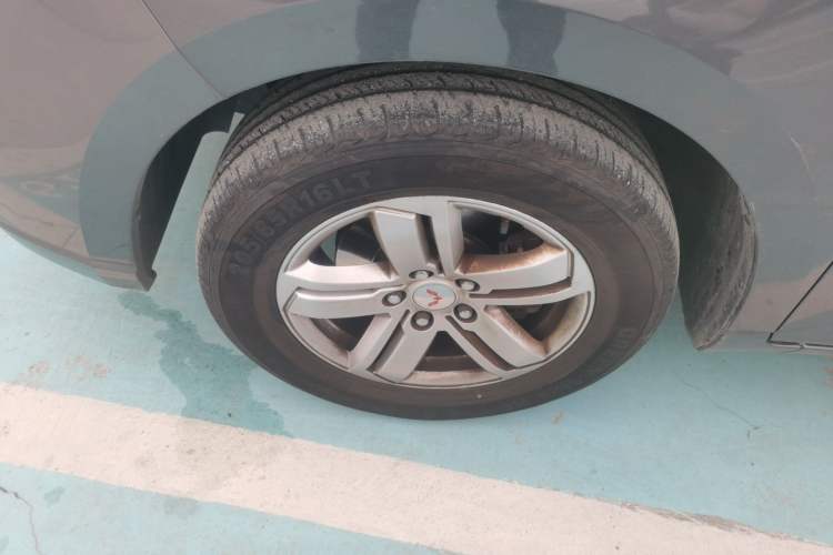 Used Wuling Zhengcheng 2021 1.5T Manual Luxury Version Left Front Wheel Hub