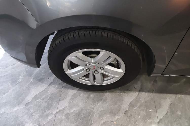 Used Wuling Zhengcheng 2021 1.5T Manual Luxury Version Left Front Wheel Hub