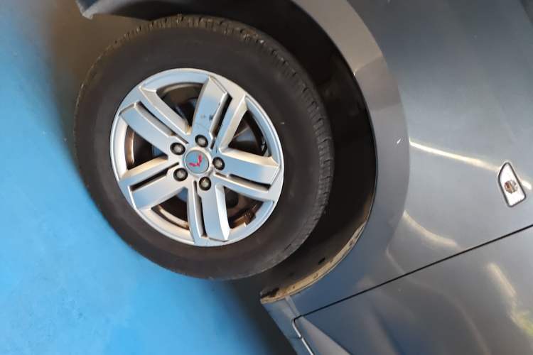 Used Wuling Zhengcheng 2021 1.5T Manual Luxury Version Left Front Wheel Hub
