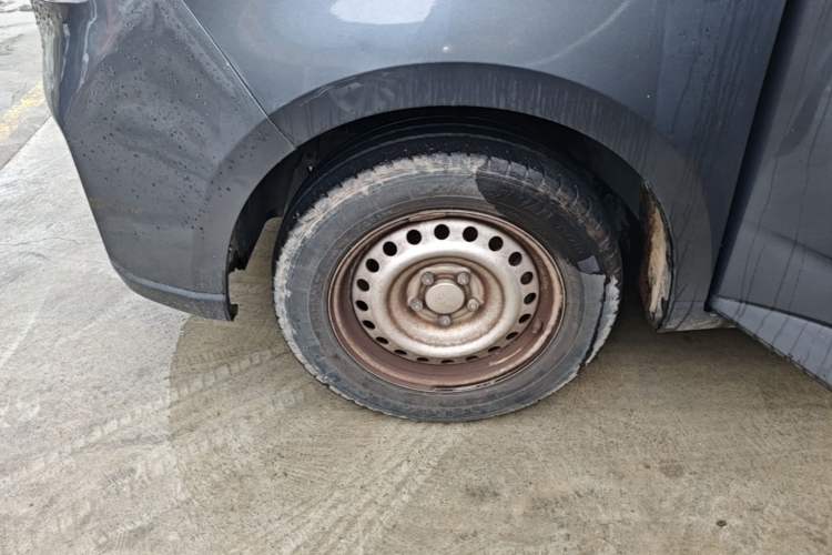 Used Wuling Zhengcheng 2021 1.5T Manual Comfort Version Left Front Wheel Hub