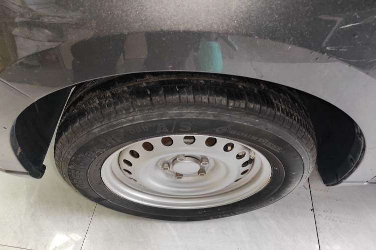 Used Wuling Zhengcheng 2021 1.5T Manual Luxury Version Left Front Wheel Hub