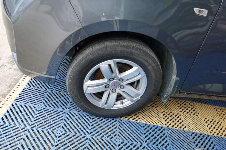 Used Wuling Zhengcheng 2021 1.5T Manual Luxury Version Left Front Wheel Hub