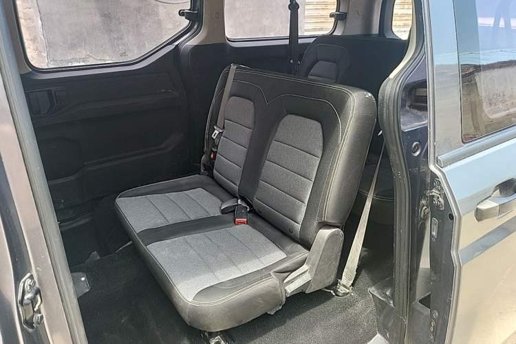 Used Wuling Zhengcheng 2021 1.5T Manual Comfort Version Left Rear Seat