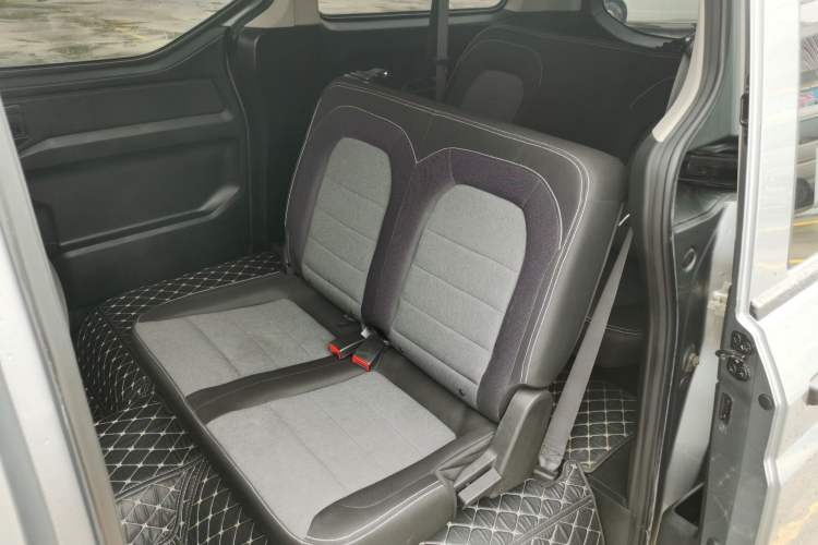 Used Wuling Zhengcheng 2021 1.5T Manual Comfort Version Left Rear Seat