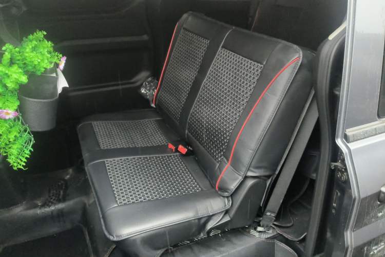 Used Wuling Zhengcheng 2021 1.5T Manual Comfort Version Left Rear Seat