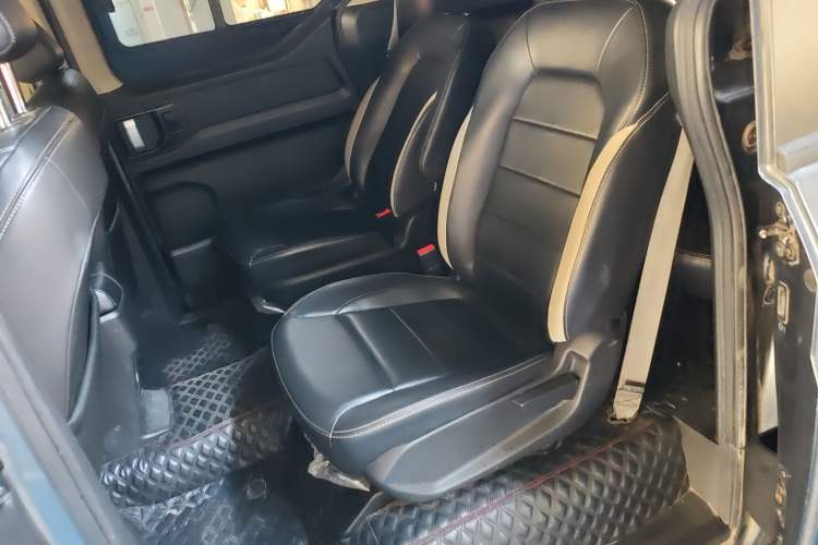 Used Wuling Zhengcheng 2021 1.5T Manual Luxury Version Left Rear Seat
