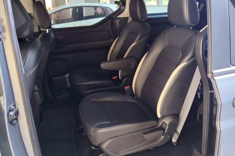 Used Wuling Zhengcheng 2021 1.5T Manual Luxury Version Left Rear Seat