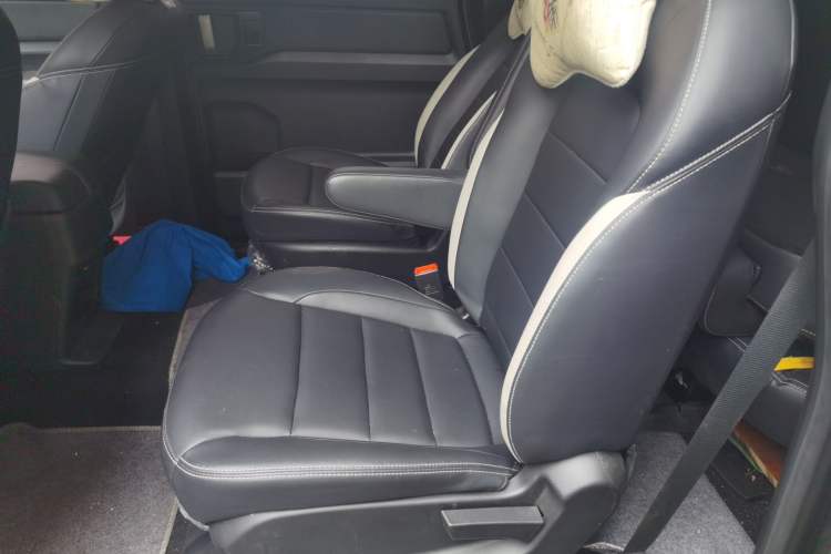 Used Wuling Zhengcheng 2021 1.5T Manual Luxury Version Left Rear Seat