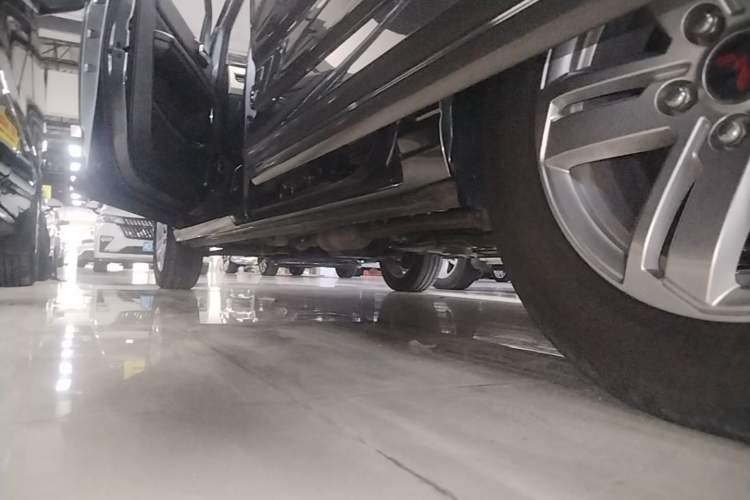 Used Wuling Zhengcheng 2021 1.5T Manual Luxury Version Left Side Sill