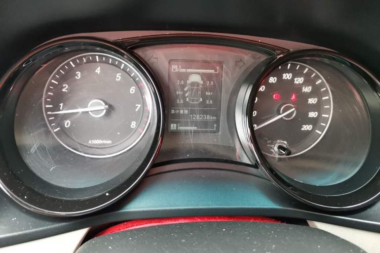 Used Wuling Zhengcheng 2021 1.5T Manual Luxury Version Odometer Close Up
