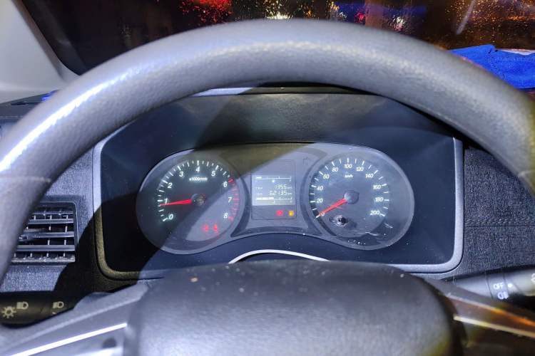 Used Wuling Zhengcheng 2021 1.5T Manual Comfort Version Odometer Close Up