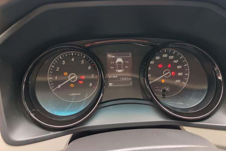 Used Wuling Zhengcheng 2021 1.5T Manual Luxury Version Odometer Close Up