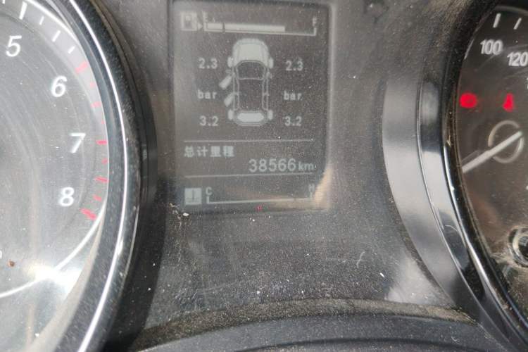 Used Wuling Zhengcheng 2021 1.5T Manual Luxury Version Odometer Close Up