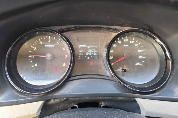 Used Wuling Zhengcheng 2021 1.5T Manual Comfort Version Odometer Close Up