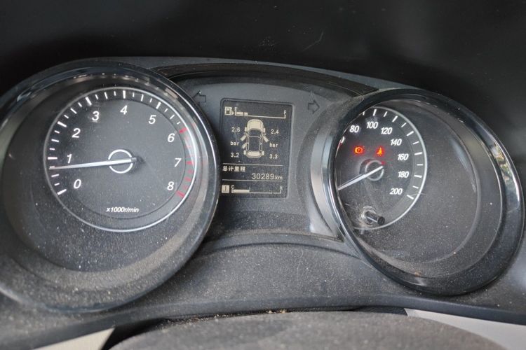 Used Wuling Zhengcheng 2021 1.5T Manual Luxury Version Odometer Close Up