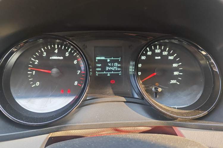 Used Wuling Zhengcheng 2021 1.5T Manual Comfort Version Odometer Close Up
