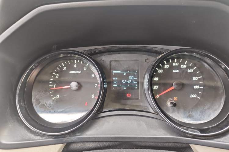 Used Wuling Zhengcheng 2021 1.5T Manual Comfort Version Odometer Close Up