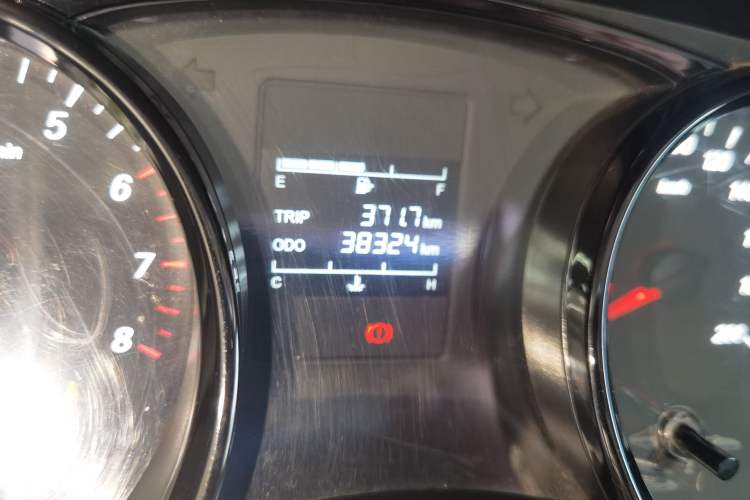 Used Wuling Zhengcheng 2021 1.5T Manual Comfort Version Odometer Close Up