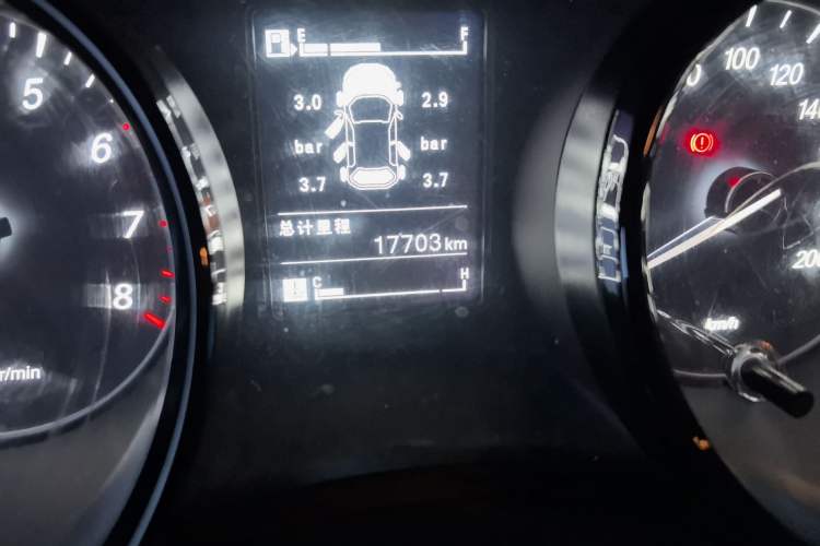 Used Wuling Zhengcheng 2021 1.5T Manual Luxury Version Odometer Close Up