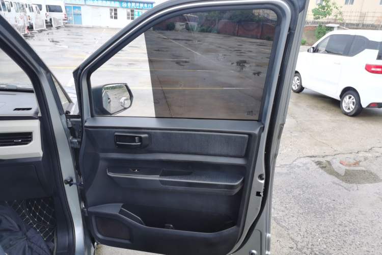 Used Wuling Zhengcheng 2021 1.5T Manual Comfort Version Right Front Door Interior