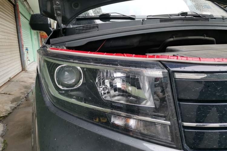 Used Wuling Zhengcheng 2021 1.5T Manual Luxury Version Right Front Headlight
