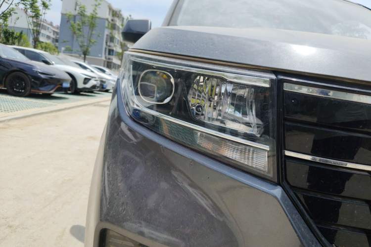 Used Wuling Zhengcheng 2021 1.5T Manual Luxury Version Right Front Headlight