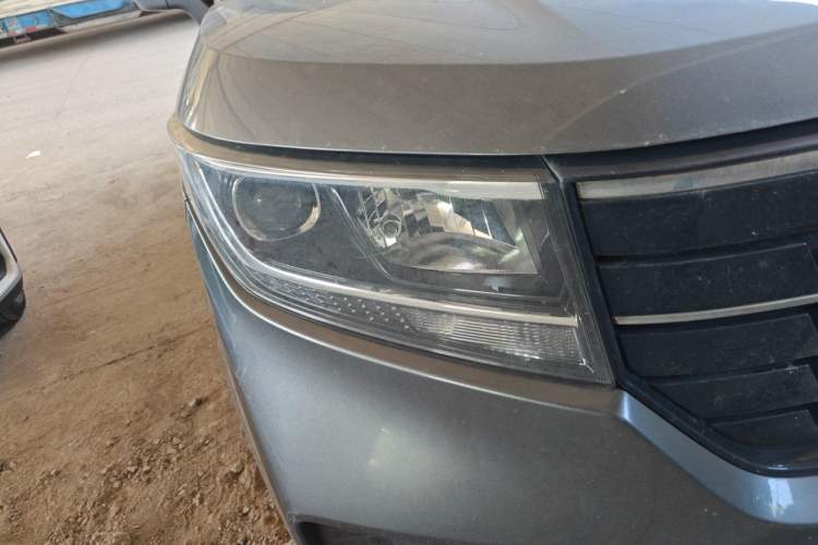 Used Wuling Zhengcheng 2021 1.5T Manual Luxury Version Right Front Headlight