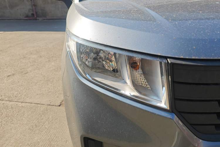 Used Wuling Zhengcheng 2021 1.5T Manual Comfort Version Right Front Headlight