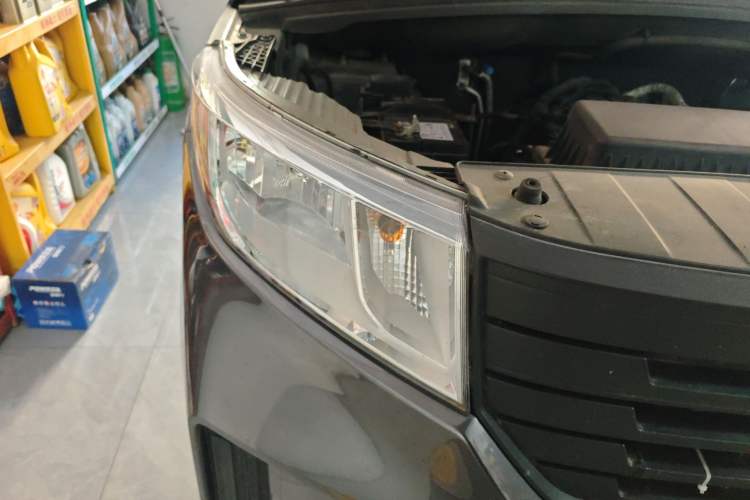Used Wuling Zhengcheng 2021 1.5T Manual Comfort Version Right Front Headlight