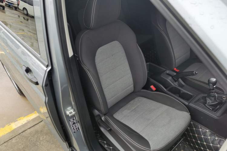 Used Wuling Zhengcheng 2021 1.5T Manual Comfort Version Right Front Seat