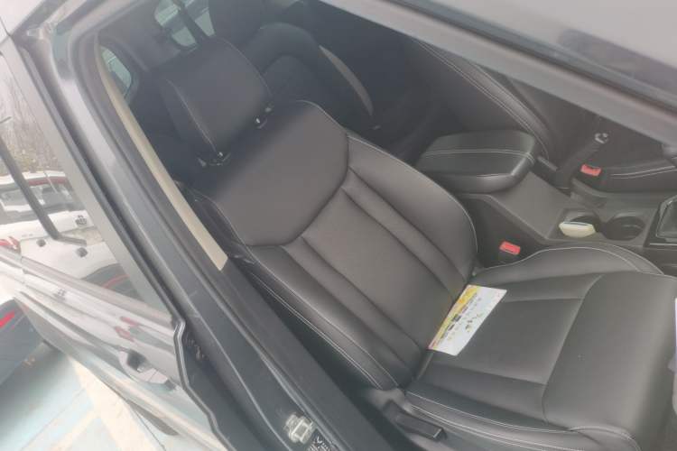Used Wuling Zhengcheng 2021 1.5T Manual Luxury Version Right Front Seat
