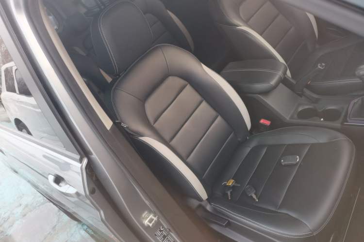 Used Wuling Zhengcheng 2021 1.5T Manual Luxury Version Right Front Seat