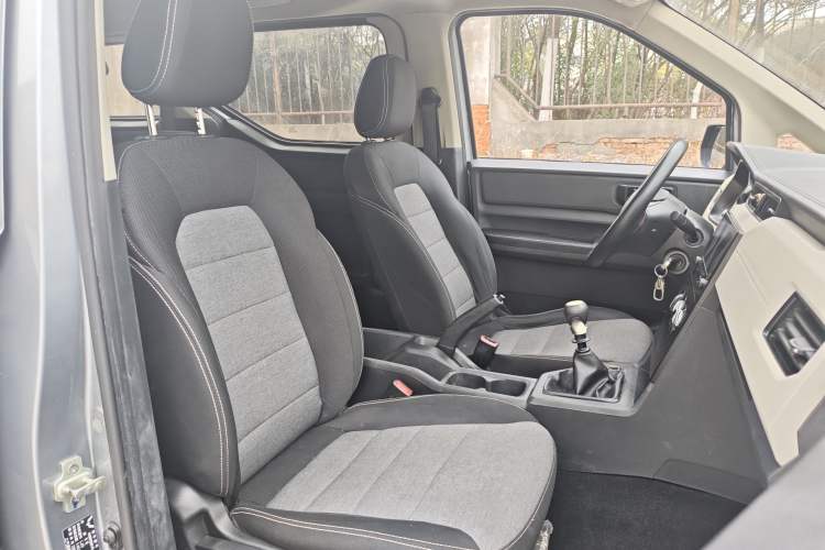 Used Wuling Zhengcheng 2021 1.5T Manual Comfort Version Right Front Seat