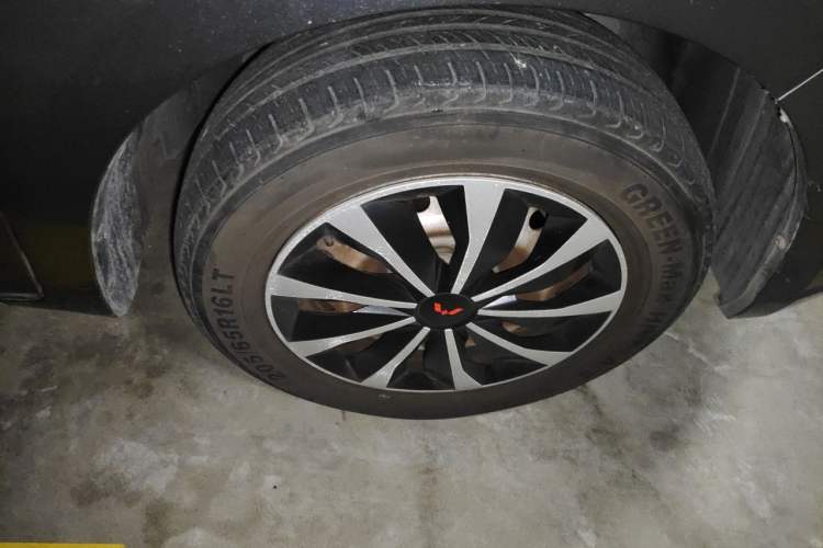 Used Wuling Zhengcheng 2021 1.5T Manual Luxury Version Right Front Wheel Hub