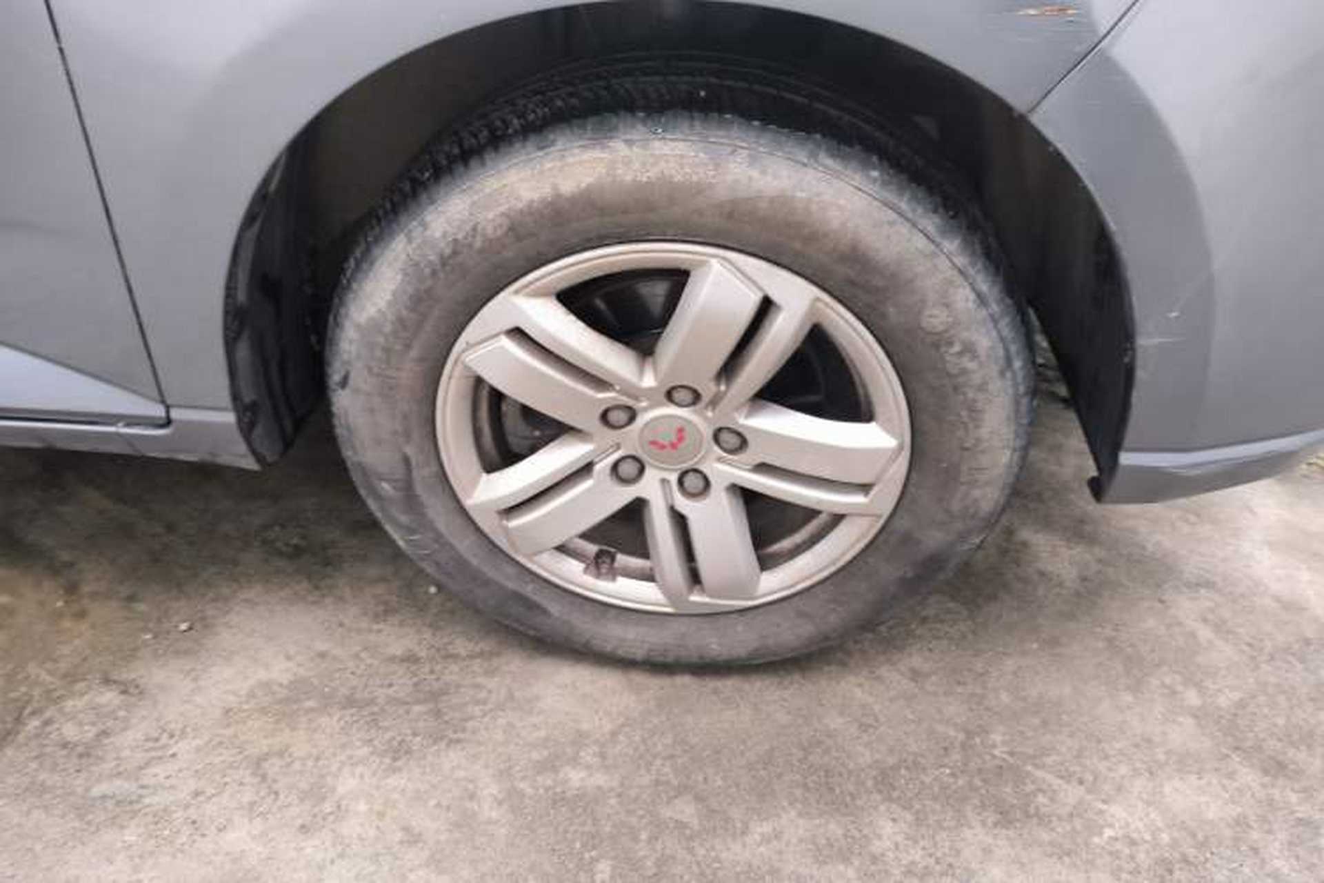 Used Wuling Zhengcheng 2021 1.5T Manual Luxury Version Right Front Wheel Hub