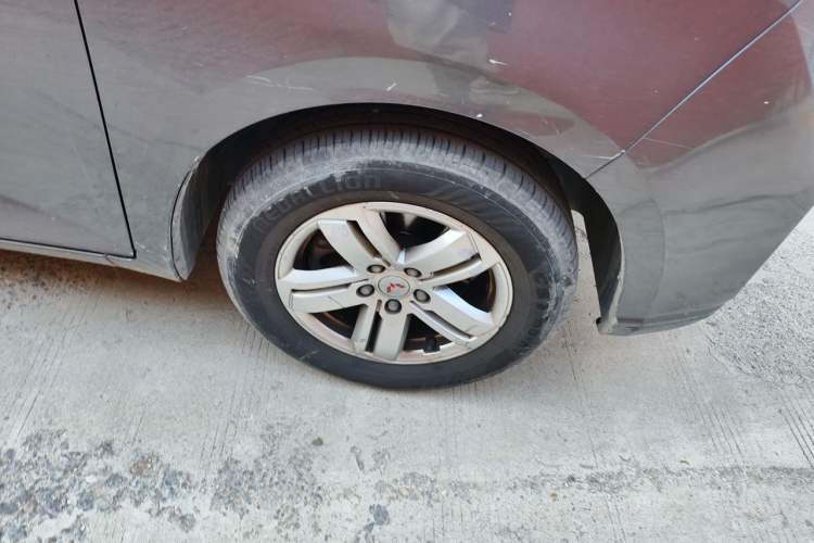 Used Wuling Zhengcheng 2021 1.5T Manual Luxury Version Right Front Wheel Hub