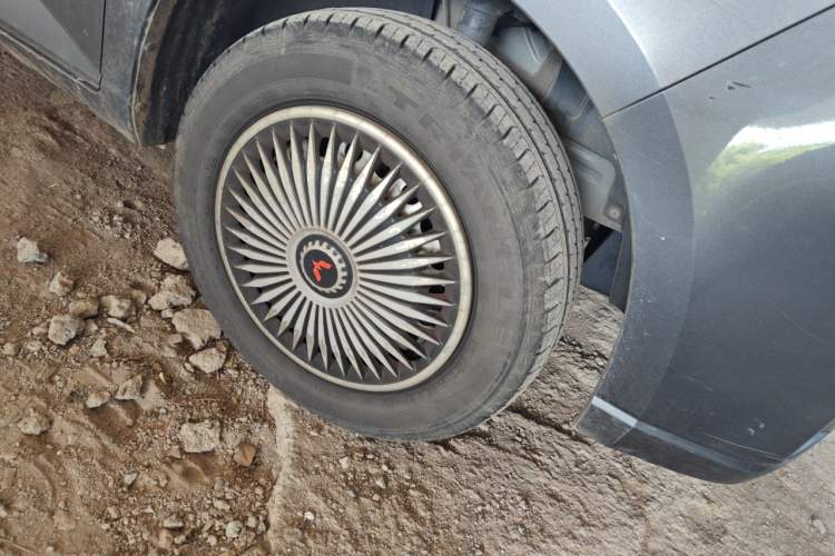 Used Wuling Zhengcheng 2021 1.5T Manual Luxury Version Right Front Wheel Hub