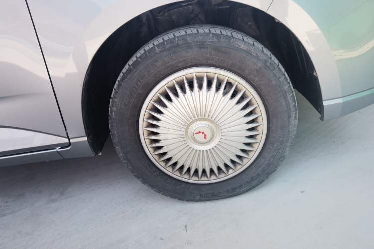 Used Wuling Zhengcheng 2021 1.5T Manual Comfort Version Right Front Wheel Hub