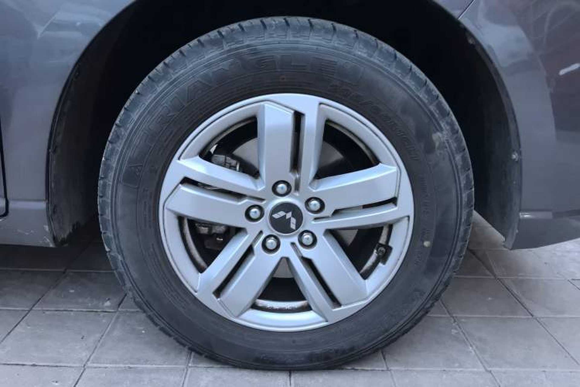 Used Wuling Zhengcheng 2021 1.5T Manual Luxury Version Right Front Wheel Hub