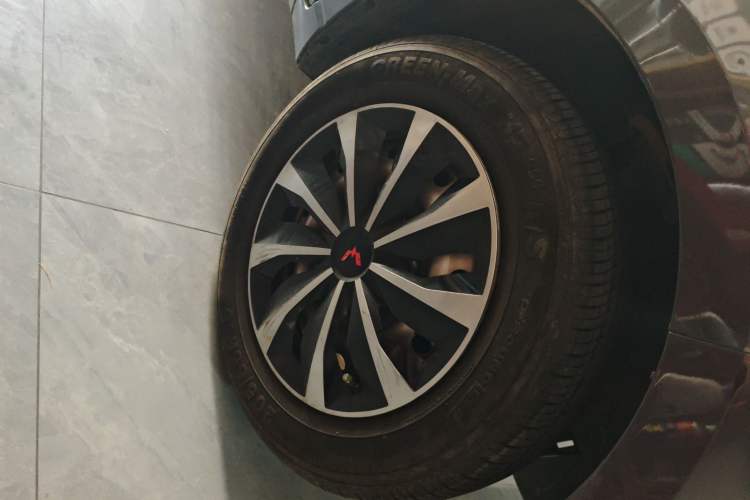 Used Wuling Zhengcheng 2021 1.5T Manual Comfort Version Right Front Wheel Hub