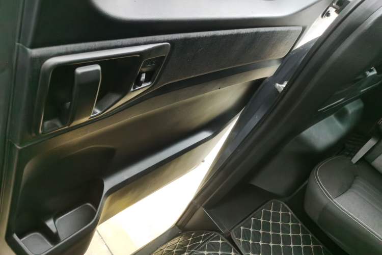 Used Wuling Zhengcheng 2021 1.5T Manual Comfort Version Right Rear Door Interior