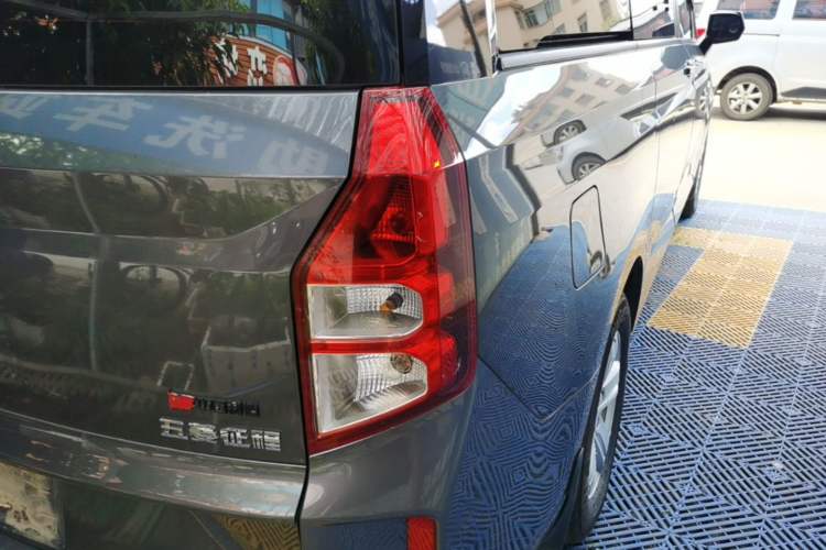Used Wuling Zhengcheng 2021 1.5T Manual Luxury Version Right Rear Taillight